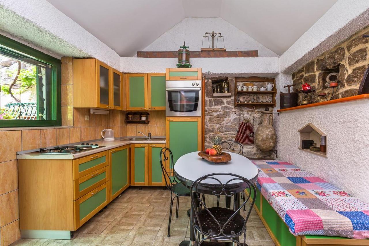 Willa Mini Stone House Omiš Zewnętrze zdjęcie
